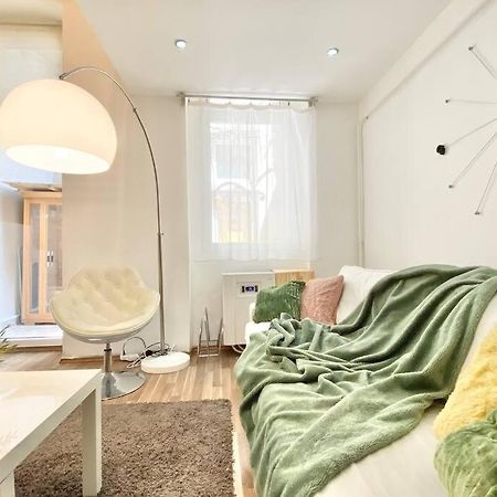 Stay Cool! Apartment With Sauna And Private Garden Budapest Ngoại thất bức ảnh